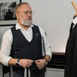 Czy kolorowa torebka pasuje do eleganckich stylizacji?